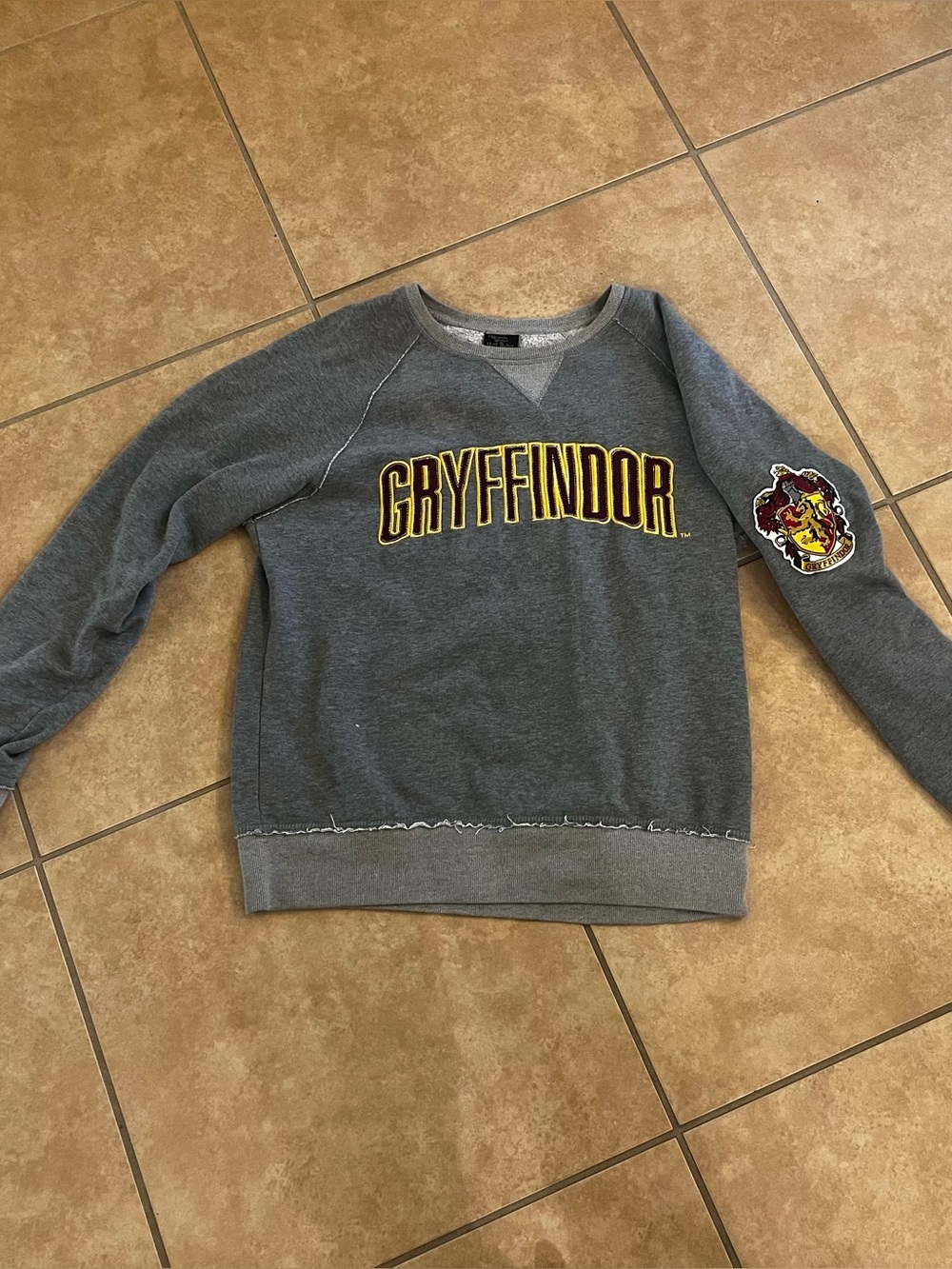 Universal Studios Wizarding World of Harry Potter Gryffindor Sweatshirt - MEDIUM